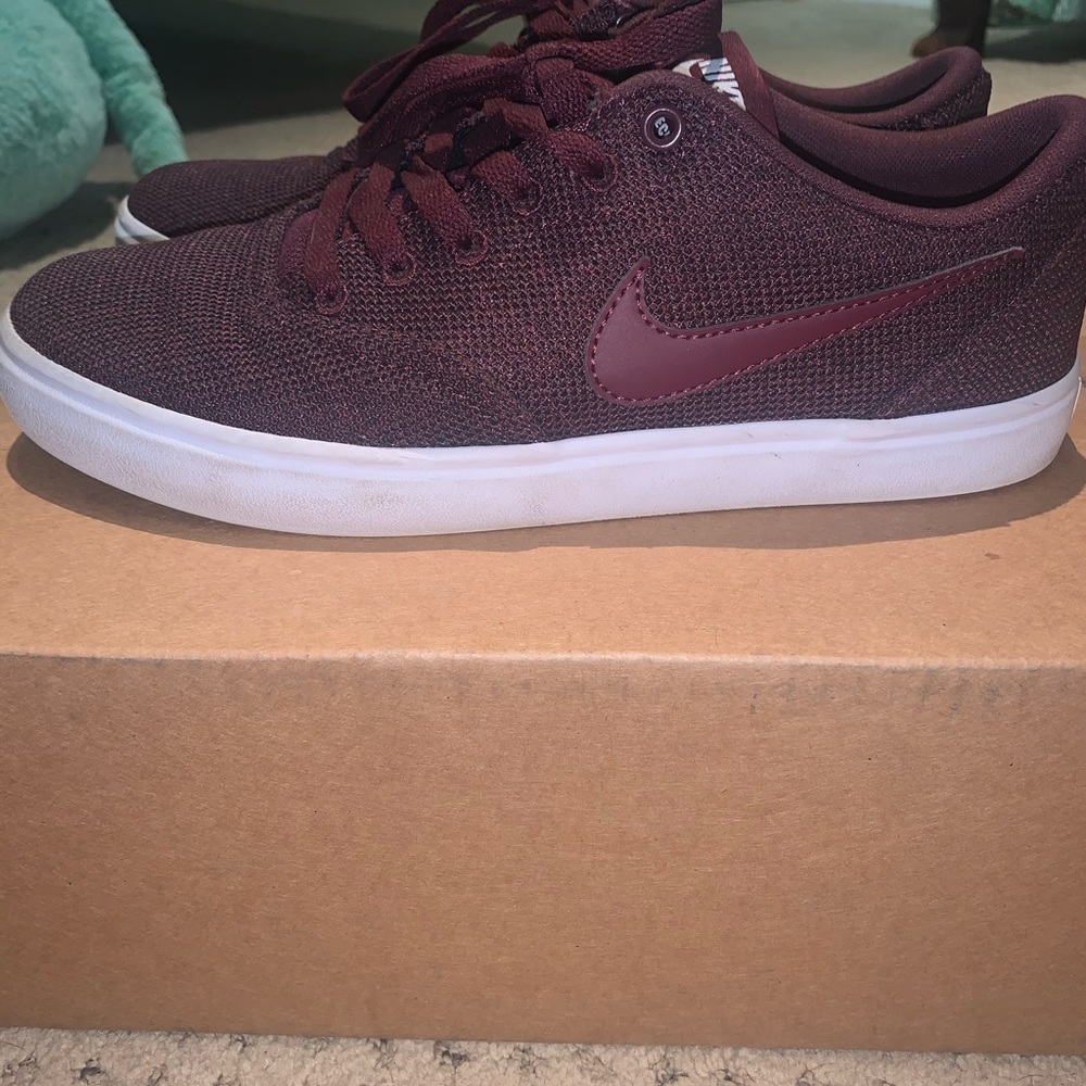 Women’s burgundy Nikes!